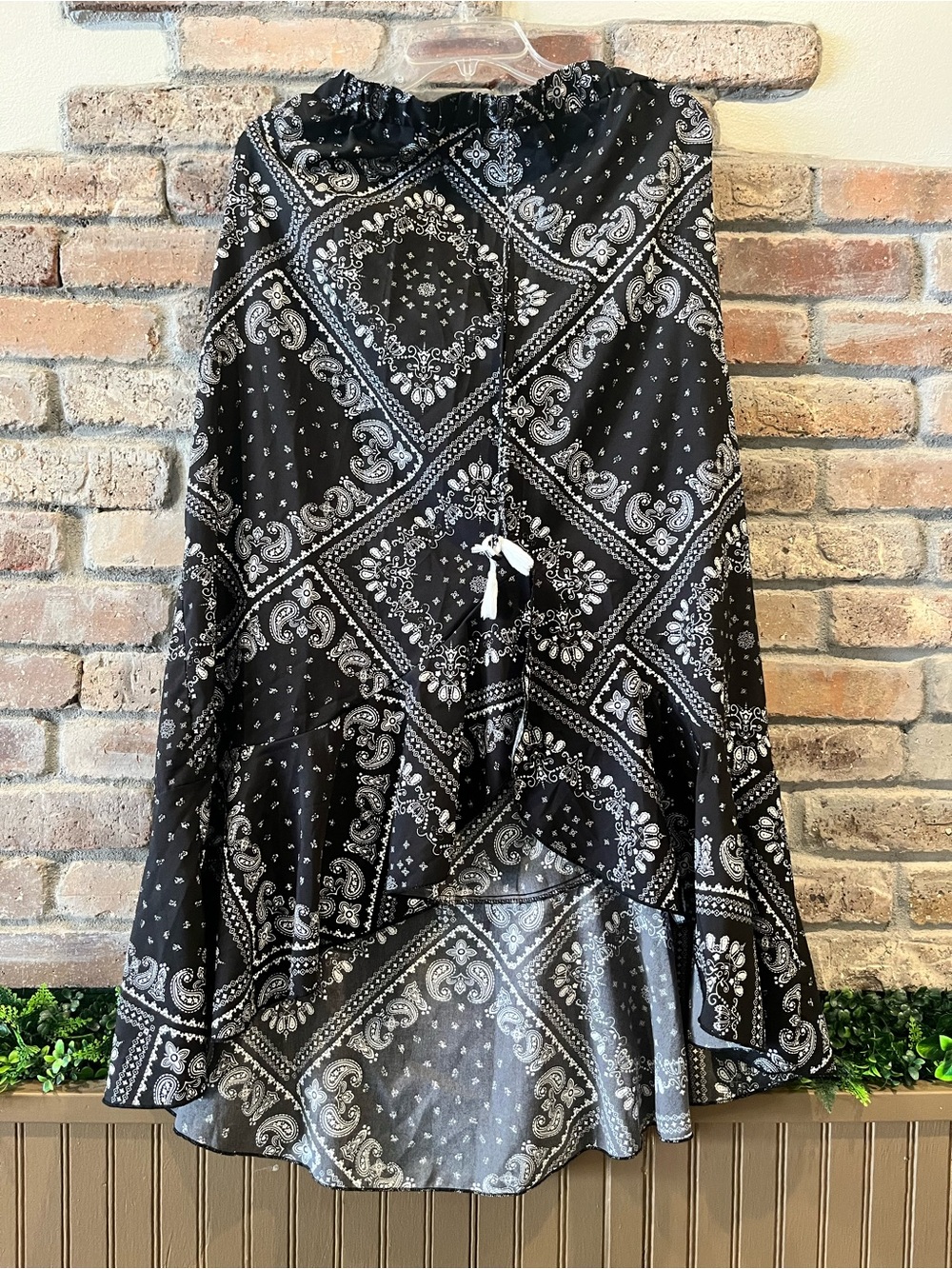 SHEIN Black and White Paisley High-Low Maxi Skirt